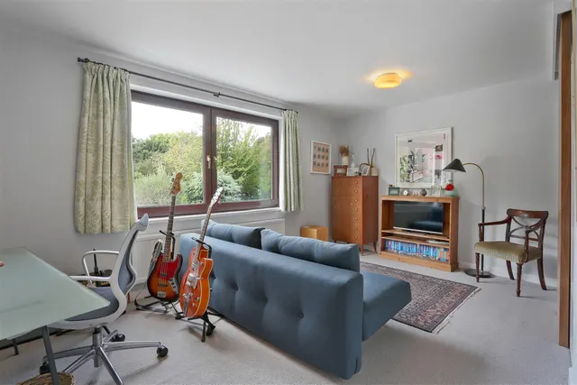 Photo 3 — Trecastle Way, London