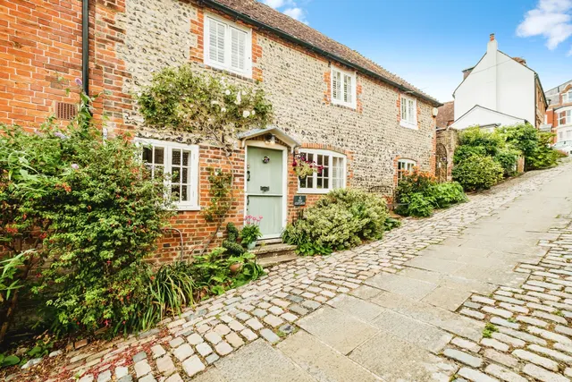 Bakers Arms Hill, Arundel, BN18, photo 1