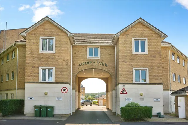 Medina View, East Cowes, PO32, photo 2