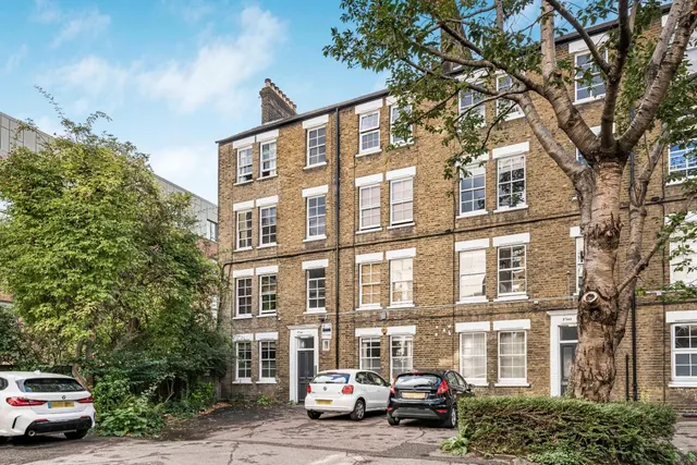 Lomond Grove, London, SE5, photo 1