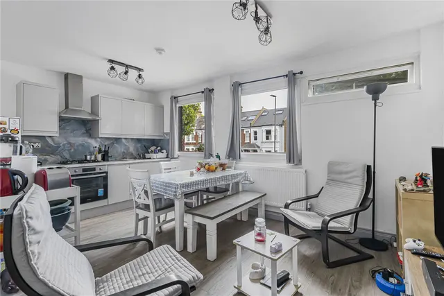 Earlsfield Road, London, SW18, photo 2