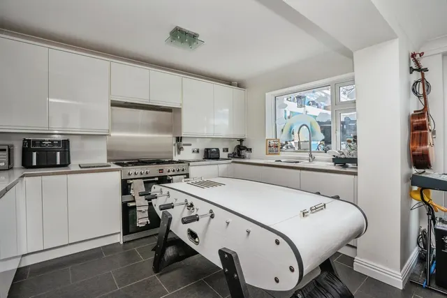 Locksway Road, Southsea, PO4, photo 3