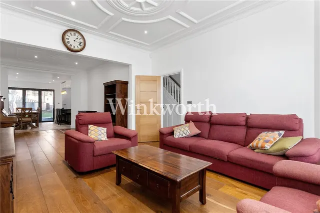 The Grove, London, N13, photo 1