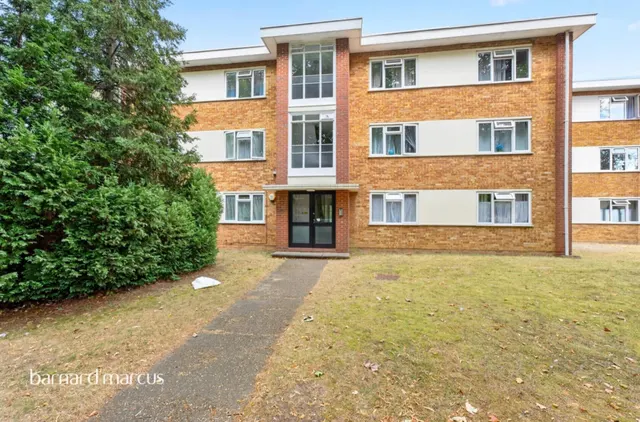 Albion Road, SUTTON, photo 1