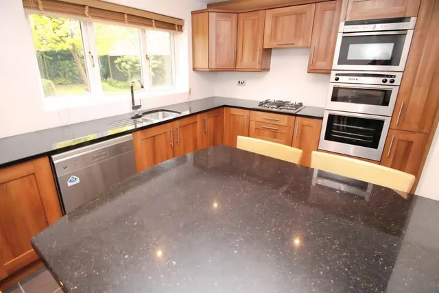 Barlow Road, Altrincham, WA14, photo 3