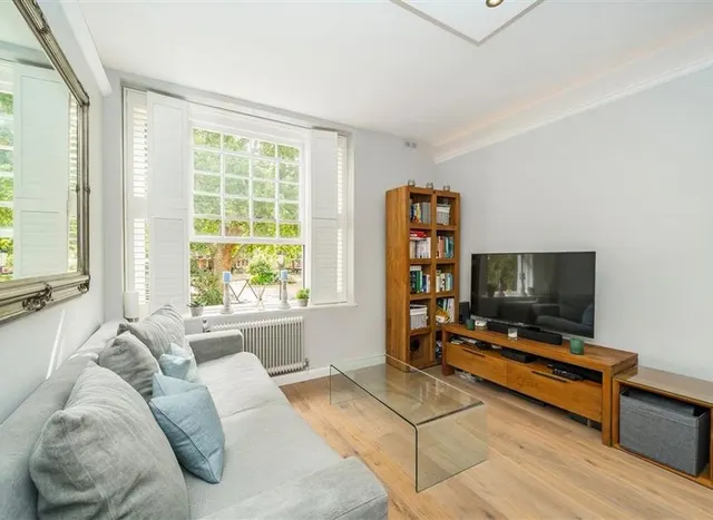 Photo 2 — Nevern Square, Earls Court, SW5