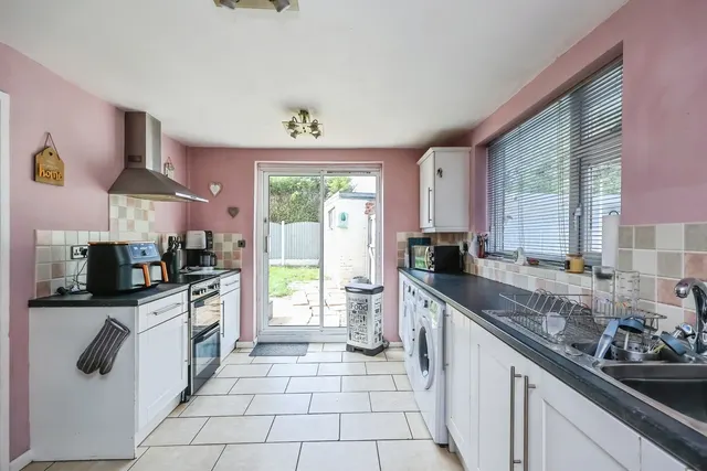 Farnborough Road, Clifton, NG11, photo 3