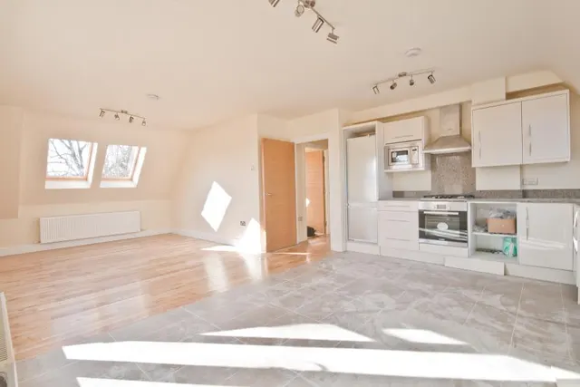 Avenue Road, Pinner, HA5, photo 2