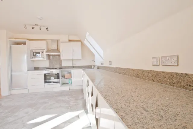 Avenue Road, Pinner, HA5, photo 3