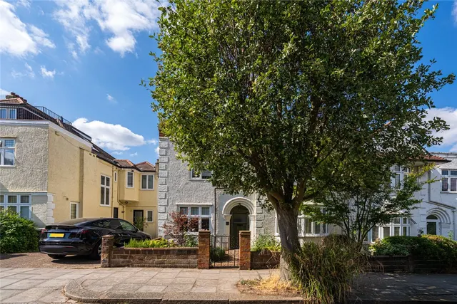Menelik Road, London, NW2, photo 1