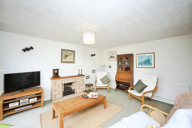 Photo 3 — Barn Close, Bromsgrove