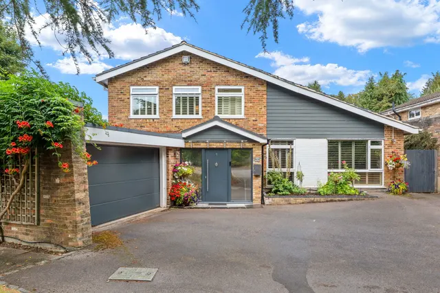 Cleave Prior, Outwood Lane, Chipstead, Surrey, CR5 3YF, photo 1