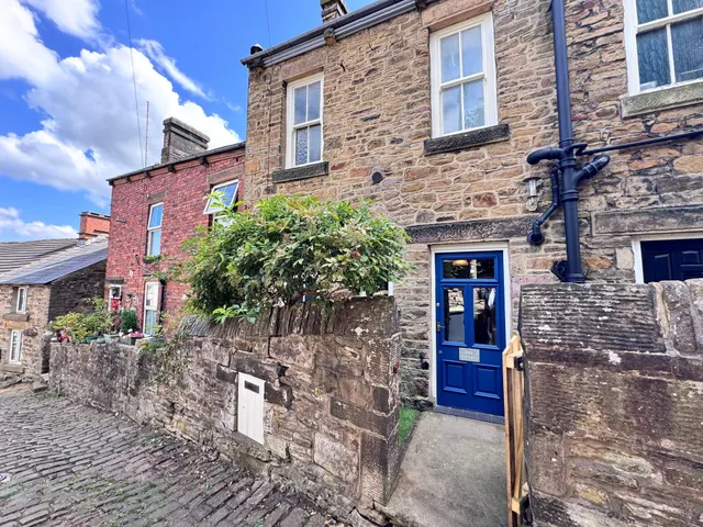 Terrace Road, High Peak, photo 1