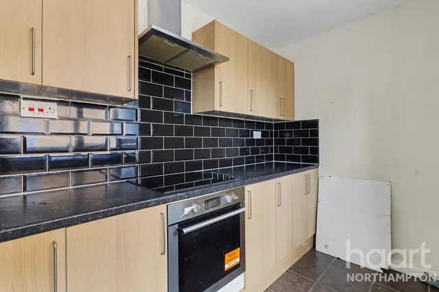 Limehurst Square, Northampton, NN5, photo 2