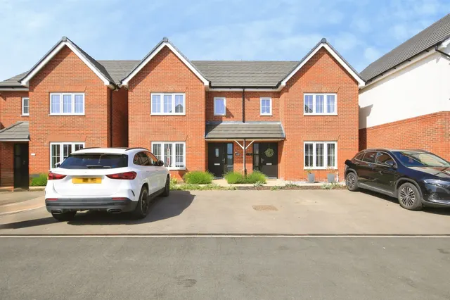 Banbury Drive, Hampton Water, Peterborough, photo 1