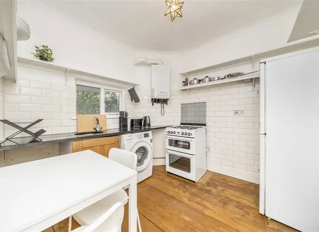 Photo 3 — Mount Terrace, Stepney, E1
