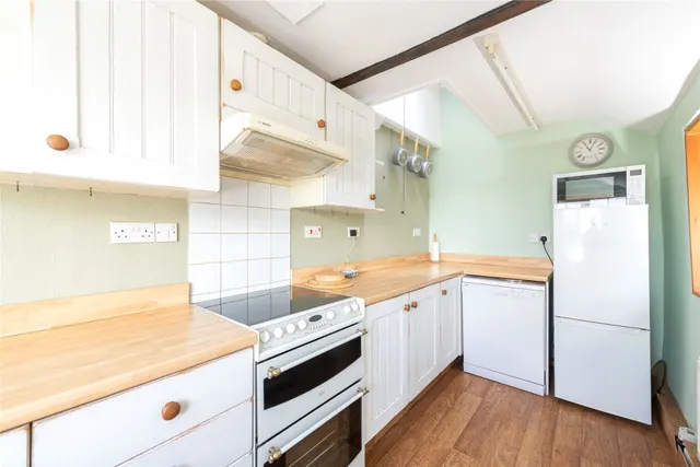North Square, Newport Pagnell, MK16, photo 3