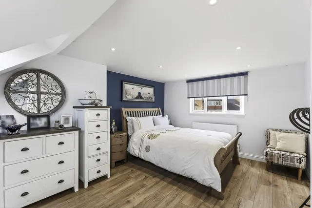 Rutland Drive, Morden, photo 1