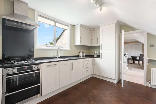 Lavender Gardens, London, SW11 1DN, photo 1