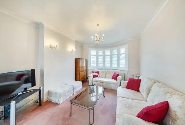 Holden Avenue, London, NW9 8HR, photo 1