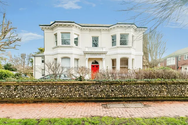 Farncombe Road, Worthing, photo 1