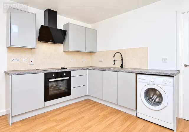 Sparsholt Road, Barking, IG11, photo 2