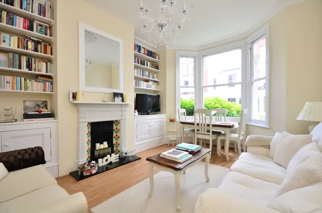 Photo 2 — 56a Waldemar Avenue, London