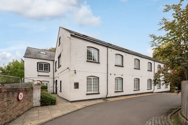 Photo 2 — Flat 15, Grove Mill, London Road, Mitcham