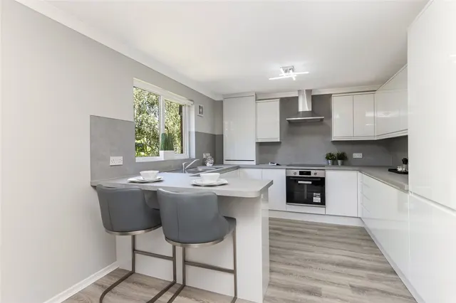 Photo 3 — Cartbank Grove, Muirend, Glasgow, G44