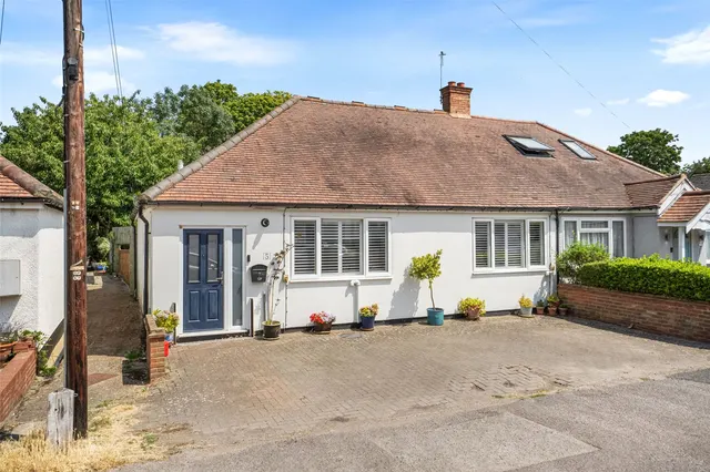 Willow Way, Sunbury, TW16 6BT, photo 1