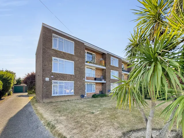 Wallace Avenue, Worthing, BN11, photo 1