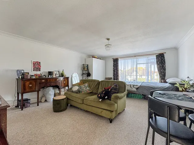 Wallace Avenue, Worthing, BN11, photo 2