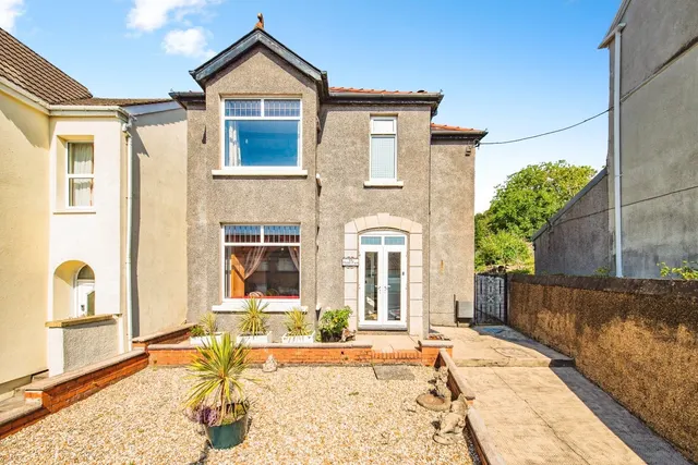 Causeway Street, Kidwelly, SA17, photo 1