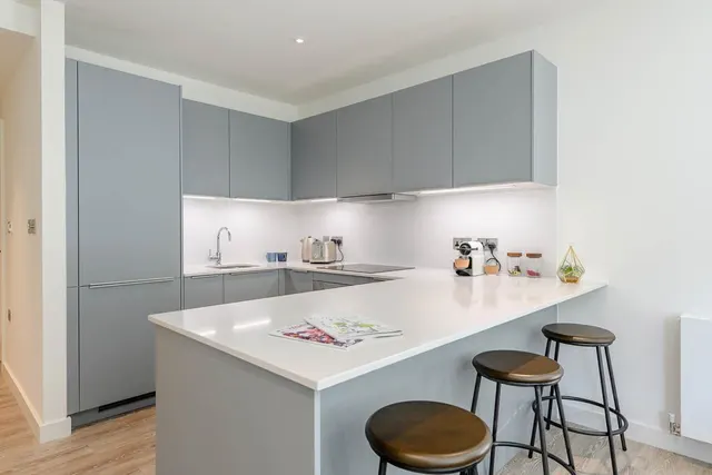 Photo 2 — 114 Landsby West, 10 Elvin Gardens, Wembley