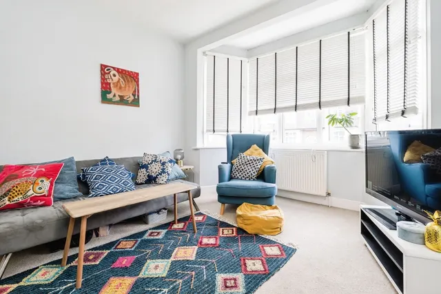 Photo 3 — Avondale Court, Churchfields, London, E18
