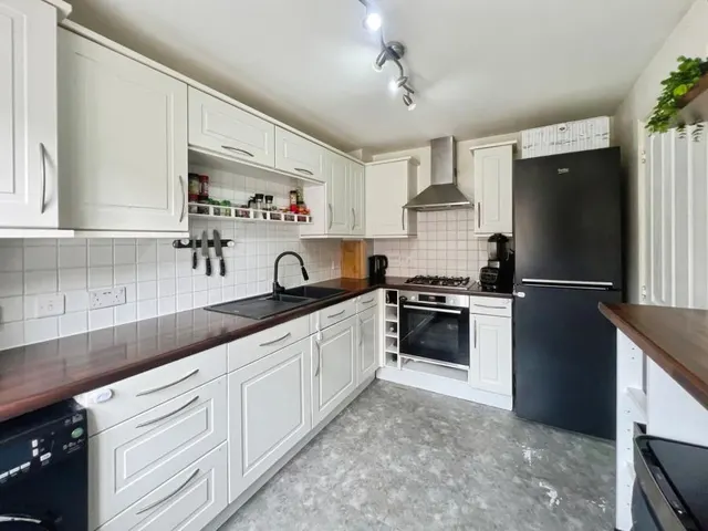 Poperinghe Way, Arborfield, RG2, photo 3