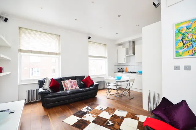Flat 4, 22 Hatherley Grove, London, photo 1