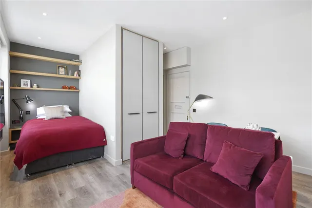 Photo 3 — Pinehurst Court, London, W11