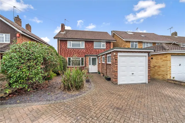 Saxonbury Avenue, Lower Sunbury, TW16 5HD, photo 1