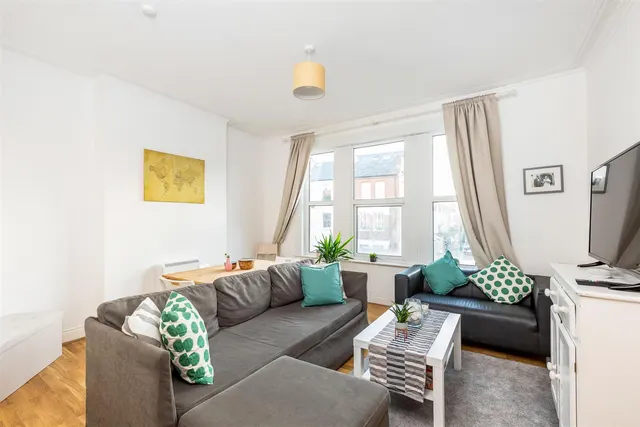 Lower Richmond Road, London, SW15, photo 1