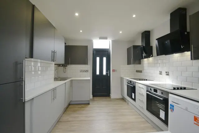 Standish Road, Fallowfield, M14, photo 3