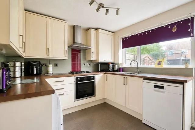Photo 2 — Nelson Drive, Hinckley, Leicestershire, LE10