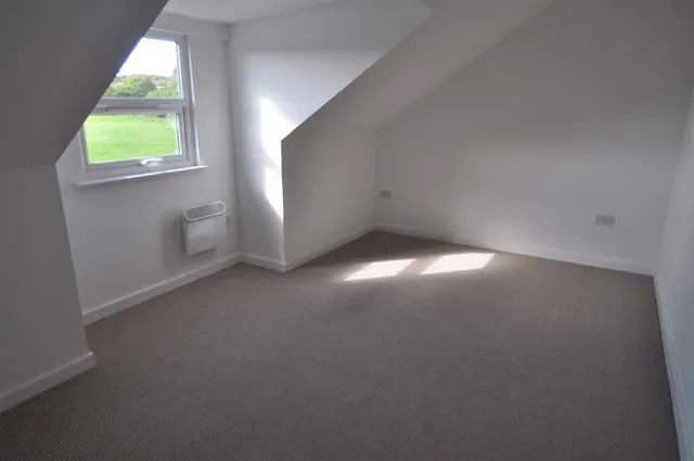 Coachmans Court, Jump, photo 2