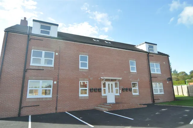 Coachmans Court, Jump, photo 1