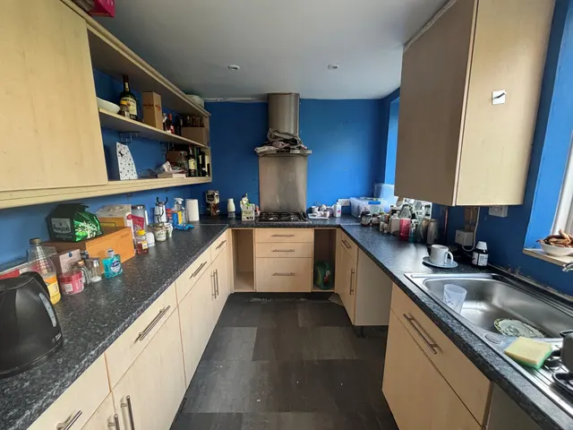 Photo 3 — Moorcroft Drive, M19