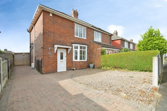 Rayleigh Avenue, Brimington, Chesterfield, Derbyshire, S43, photo 1