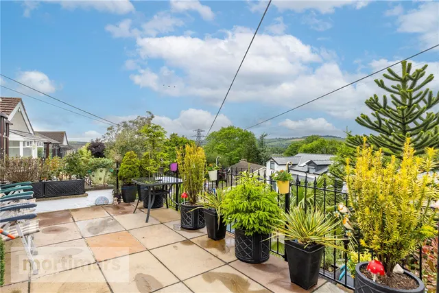 Hazel Avenue, Clayton Le Moors, BB5, photo 1