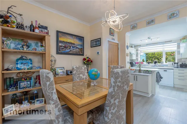 Hazel Avenue, Clayton Le Moors, BB5, photo 3