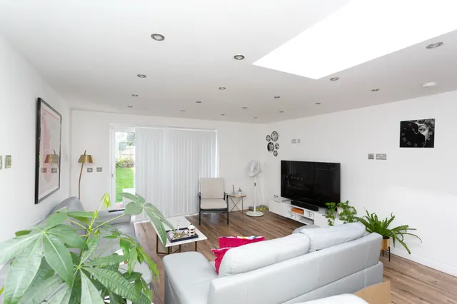 Photo 3 — 84 Harrow Way, Carpenders Park