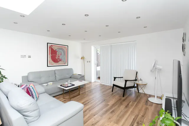 Photo 2 — 84 Harrow Way, Carpenders Park